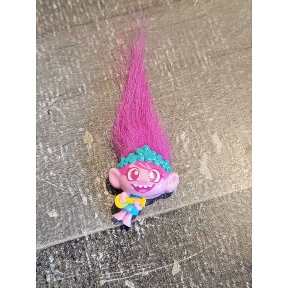 DWA 2019 Hasbro mini trolls poppy toy figure - Picture 1 of 3